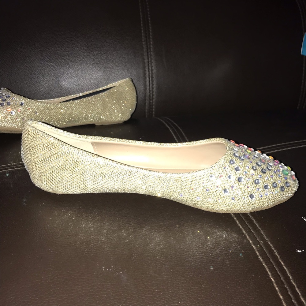 NEW GOLD FLATS - Picture 2 of 6